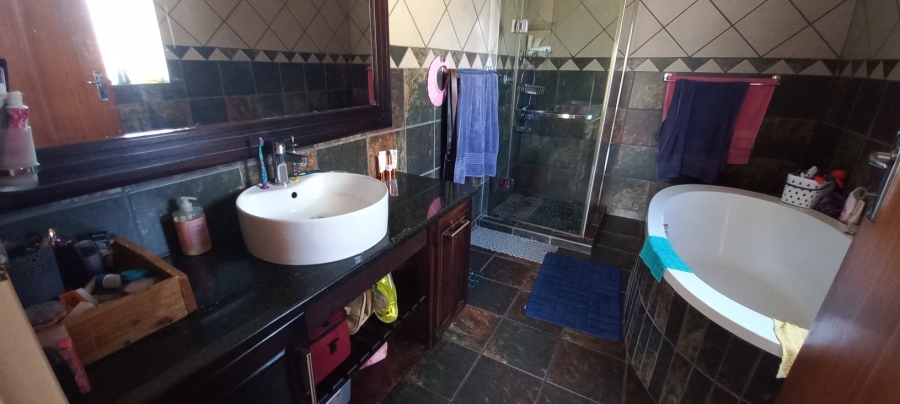 5 Bedroom Property for Sale in Panorama Free State